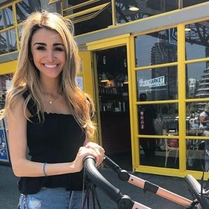 Meet your Posher, Samira